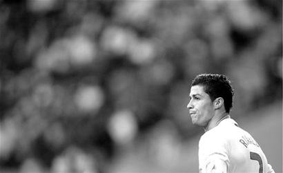 姆本扎：我和铁人签了两年合同，下赛季在中超继续为铁人效力（姆本扎：已与铁人签两年合同，下赛季将继续在中超为铁人征战）