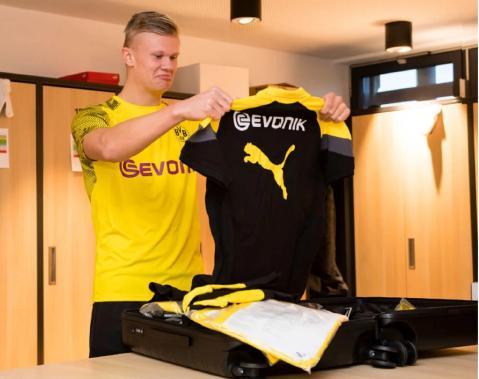 德转评年度最佳左边锋：迪亚斯、KK、拉菲尼亚、维尼修斯入围（德转公布年度最佳左边锋候选：迪亚斯、KK、拉菲尼亚、维尼修斯上榜）