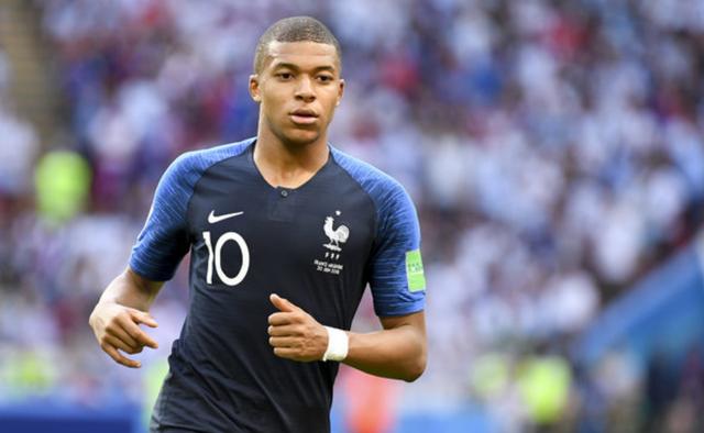 名记：字母最近向队友强调专注篮球的重要性，别被外界声音干扰（名记：字母哥近日提醒队友把心思放在篮球上，勿被外界杂音分心）