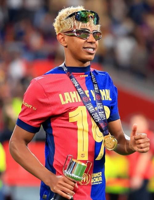 巴萨近10次面对马竞7胜1平2负占优，22-24年取得5连胜（巴萨近10战马竞7胜1平2负占优，2022-2024年豪取五连胜）