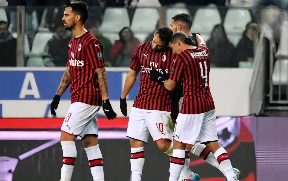 塞尔：赫罗纳高层非常喜欢巴萨中场贝尔纳尔，想在冬窗租借他（塞尔：赫罗纳高层青睐巴萨中场贝尔纳尔，计划冬窗租借）