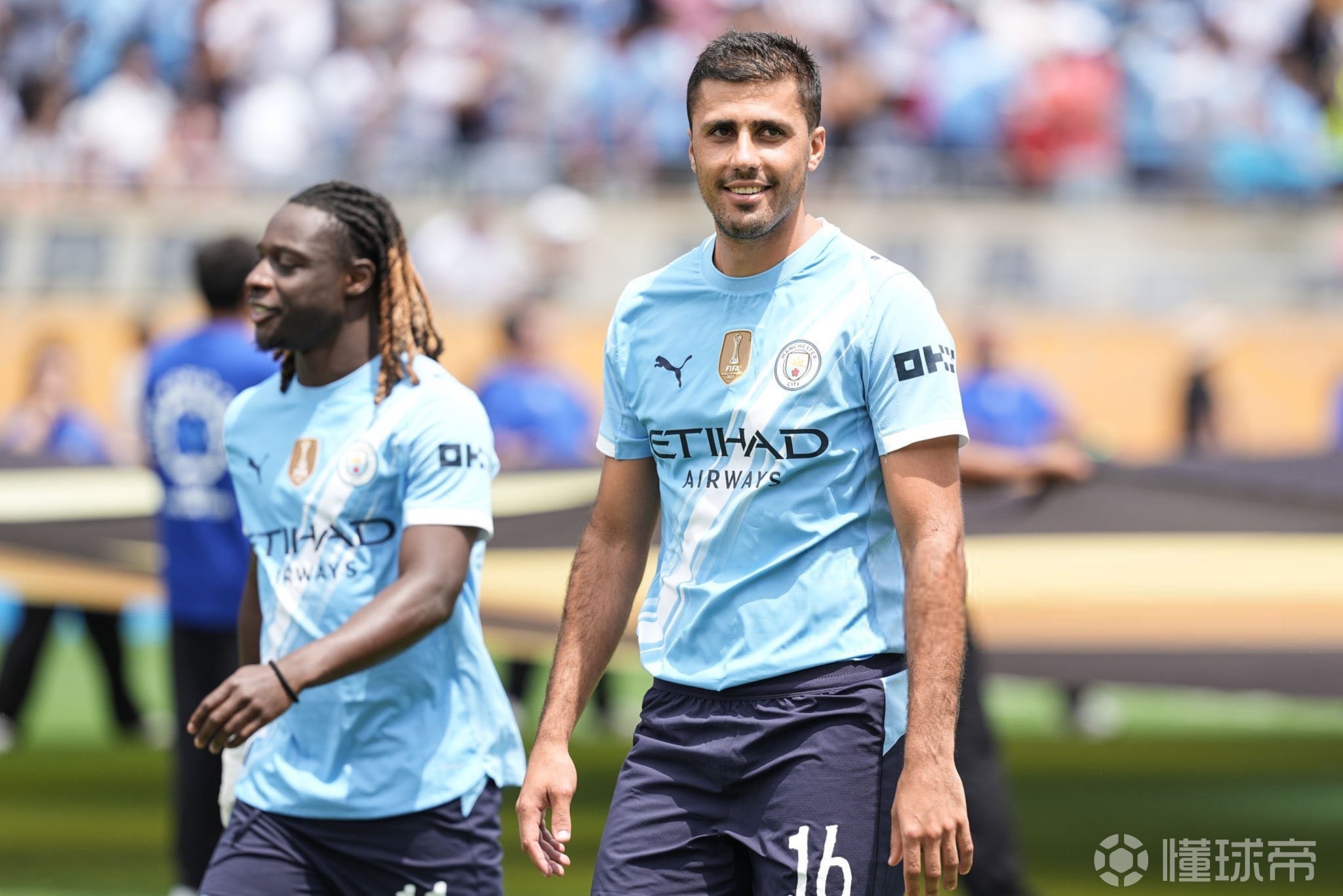 中国球员留洋要分几步走？看看日本足球的“参考答案”（中国球员留洋该如何分步推进？日本足球提供借鉴）