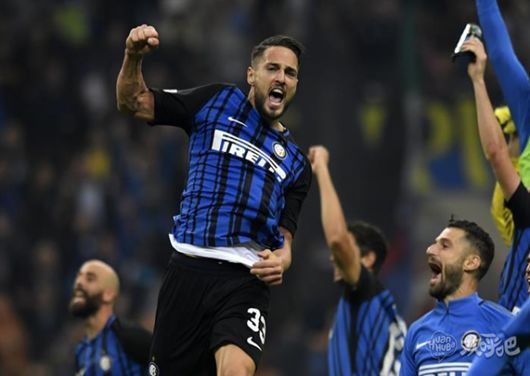 随着切尔西1-1阿森纳，英超积分榜更新：曼联、利物浦分列第7第8（切尔西1-1战平阿森纳后，英超最新积分榜：曼联第7、利物浦第8）