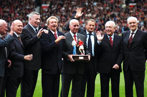 足球报：李新翔脚踝韧带轻伤伤停2周，加布里埃尔还无法合练（足球报：李新翔脚踝韧带轻微受伤将缺阵两周，加布里埃尔仍无法参与合练）