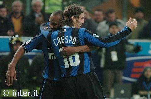 前锋伤愈回归轰出世界波（伤愈复出，前锋一记世界波惊艳全场）