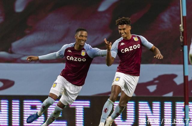 全家福宣，U16国少小将万项加盟塞尔超贝尔格莱德红星俱乐部（塞尔超贝尔格莱德红星官宣签下U16国少万项，全家福合影亮相）