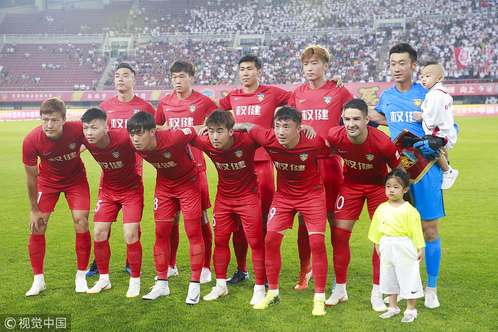 意媒：桑德兰想先租后买从米兰签圣地亚哥，已联系球员经纪人（意媒：桑德兰欲从米兰引进圣地亚哥，采取先租后买方案，已与其经纪人接洽）