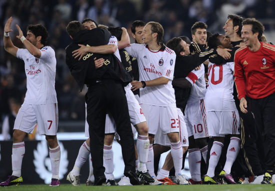 库明加10中1！科尔：每个球员都会有起有落，赢球是最重要的（库明加手感低迷仅10投1中，科尔：状态有起伏，赢球最关键）