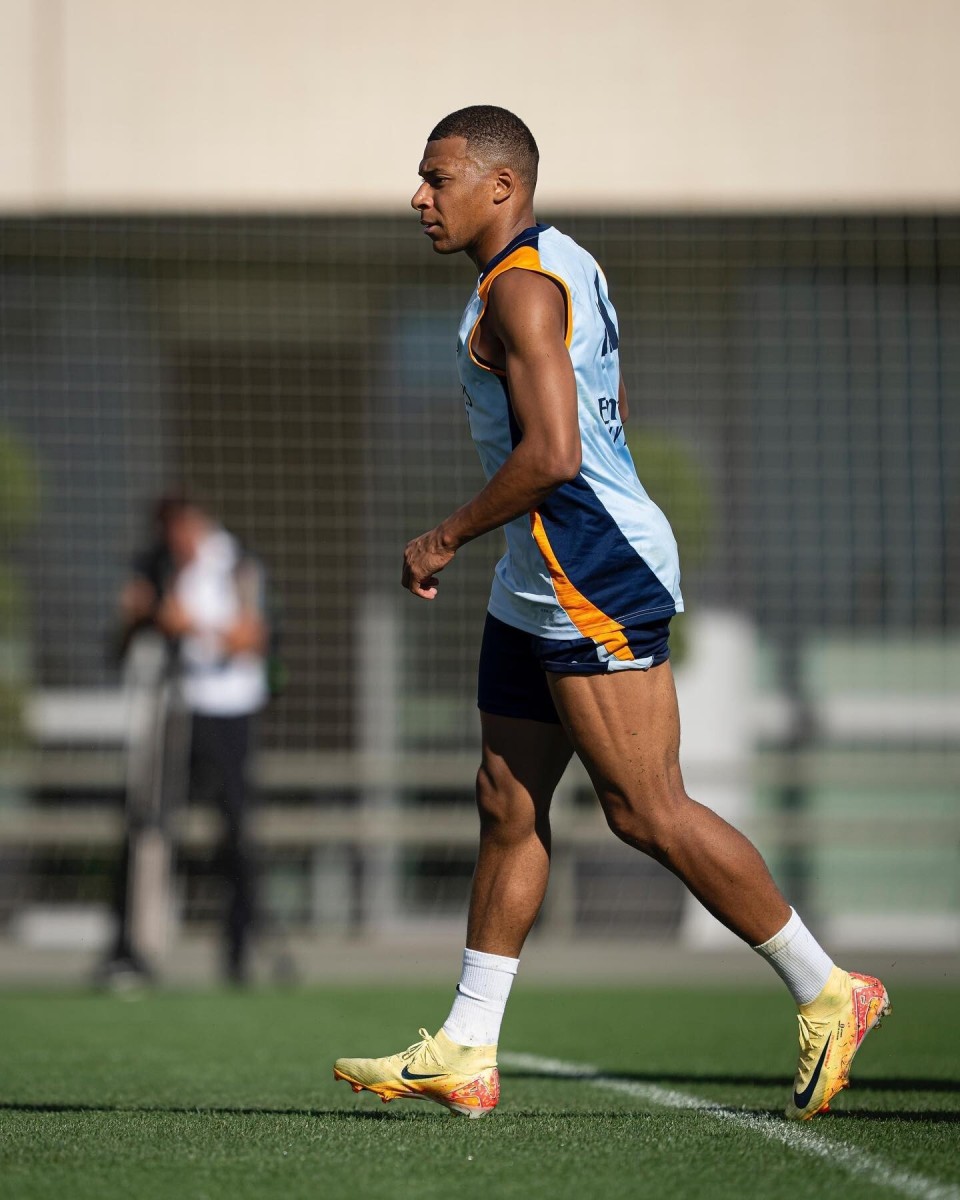 10分优势变5分！考文垂近两轮不胜，主帅兰帕德压力陡增（10分领先缩水至5分！考文垂连两轮未取胜，兰帕德压力飙升）