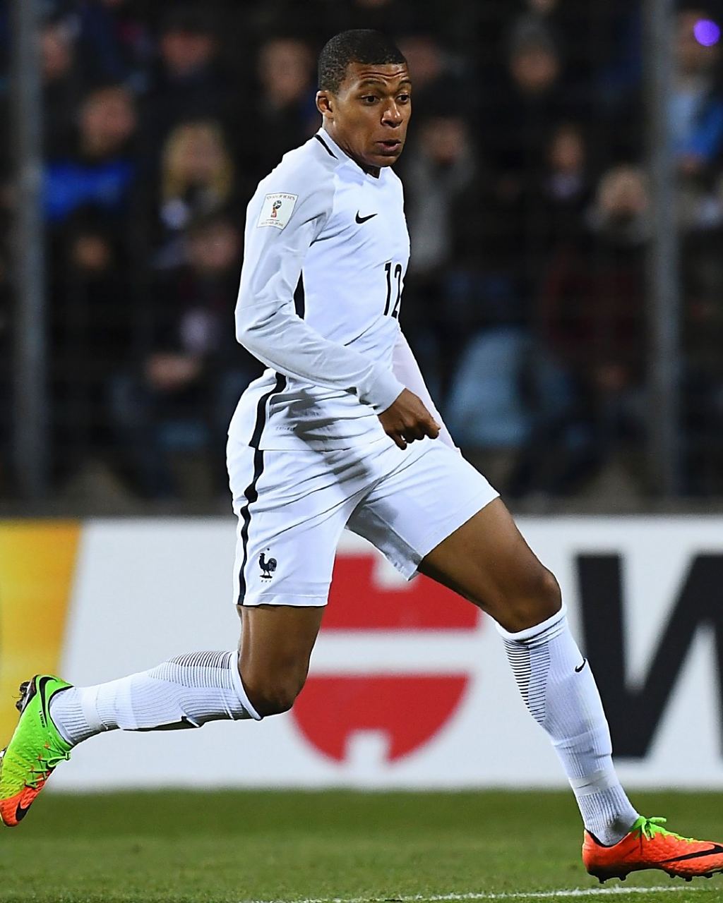 美因茨2-1逆转佛罗伦萨，李在城补时绝杀，霍勒巴赫破门（李在城补时绝杀，霍勒巴赫建功，美因茨2-1逆转佛罗伦萨）