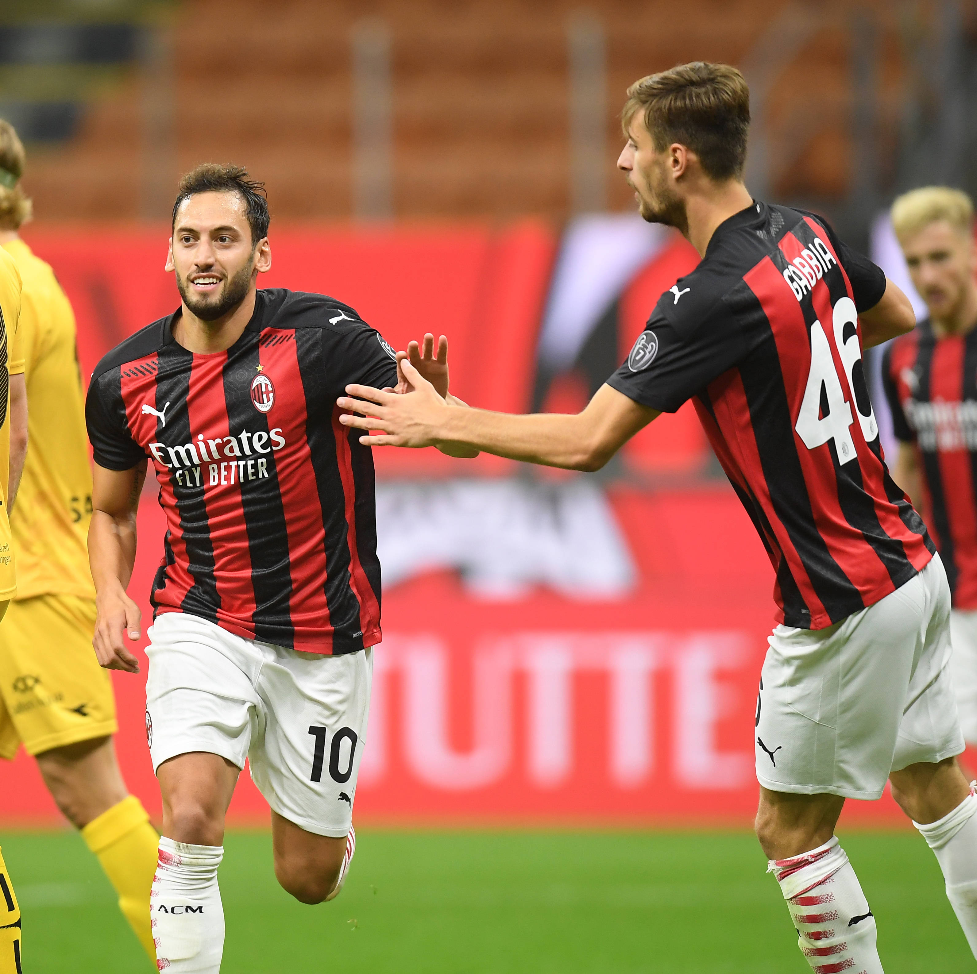 那不勒斯1-1爆冷，亚特兰大4-0大胜三连胜，拜仁客场险胜只赢一个（那不勒斯1-1遭冷平，亚特兰大4-0豪取三连胜，拜仁客场一球险胜）